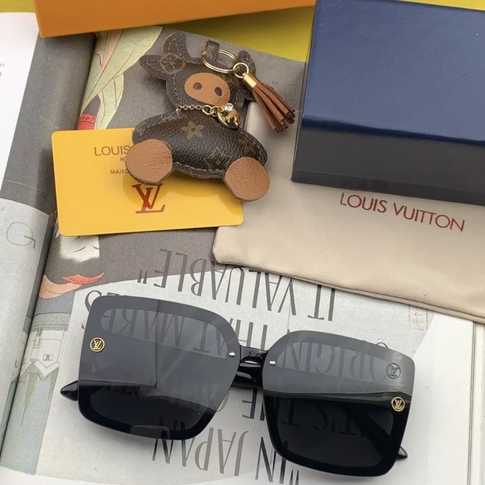 Louis Vuitton Signature Black Shades